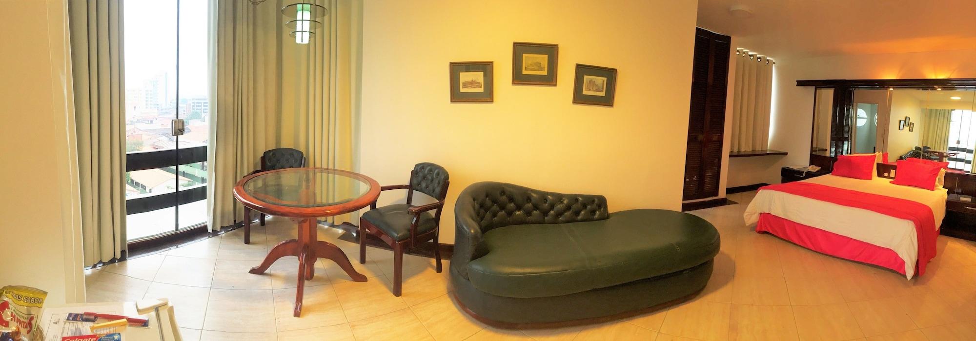Hotel Arenal Santa Cruz de La Sierra Dış mekan fotoğraf