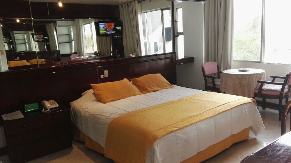 Hotel Arenal Santa Cruz de La Sierra Dış mekan fotoğraf